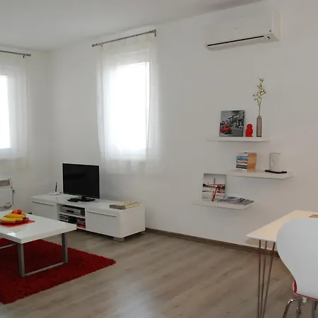 Modern Apartment *